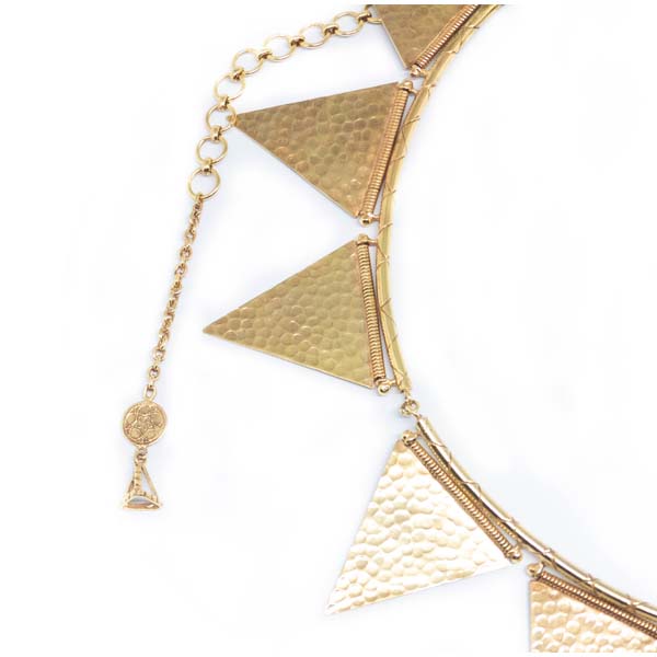 The DEWI Necklace