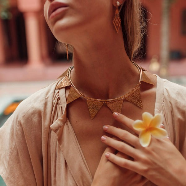 The DEWI Necklace